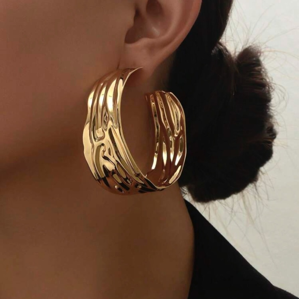Elegant Gold Hoop Earrings
